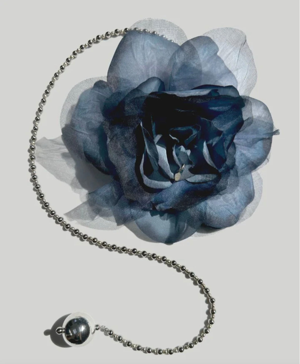 AKSIINA FLOWER NECKLACE