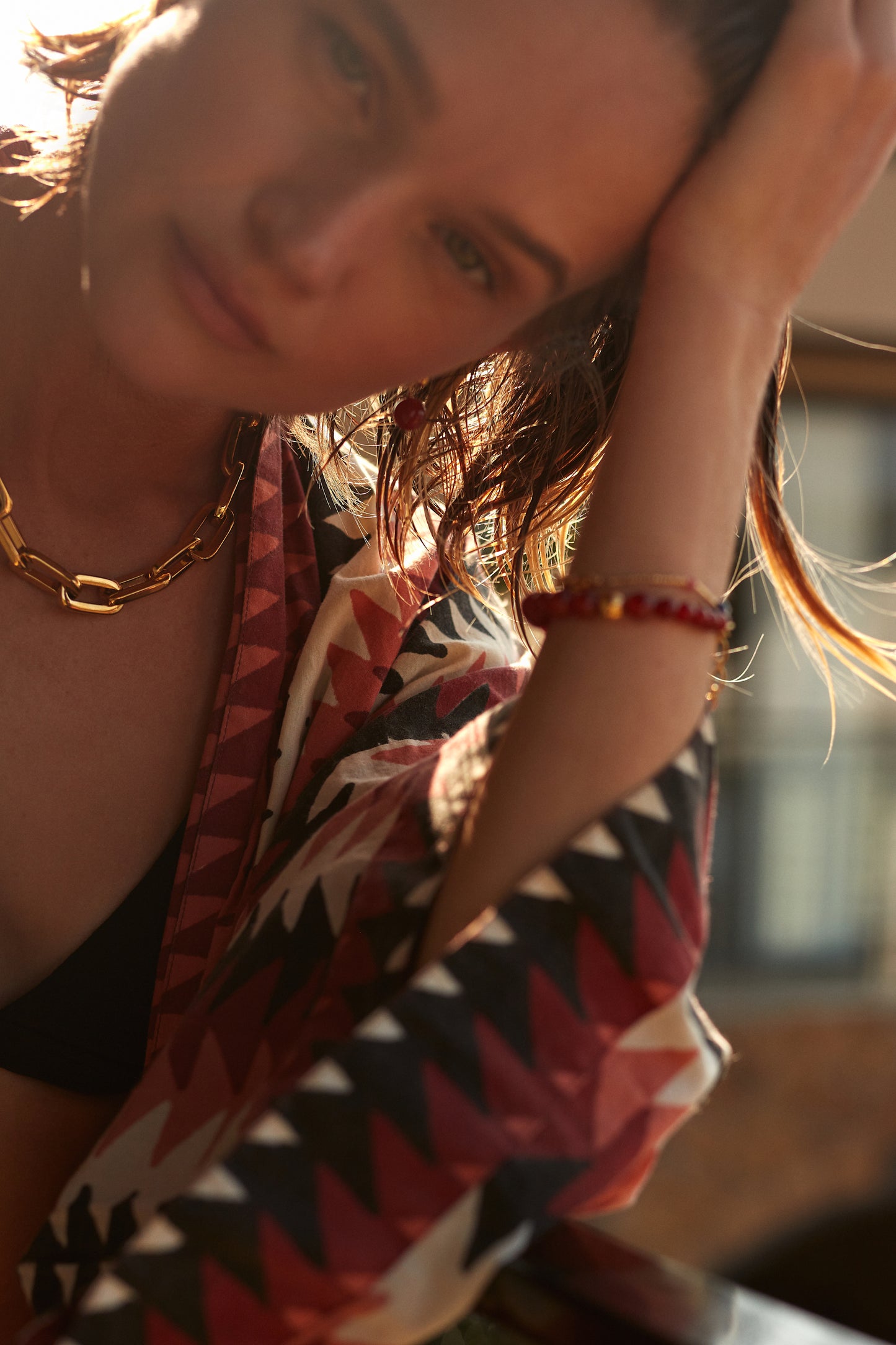 FLOAT ARMBAND, RED JADE
