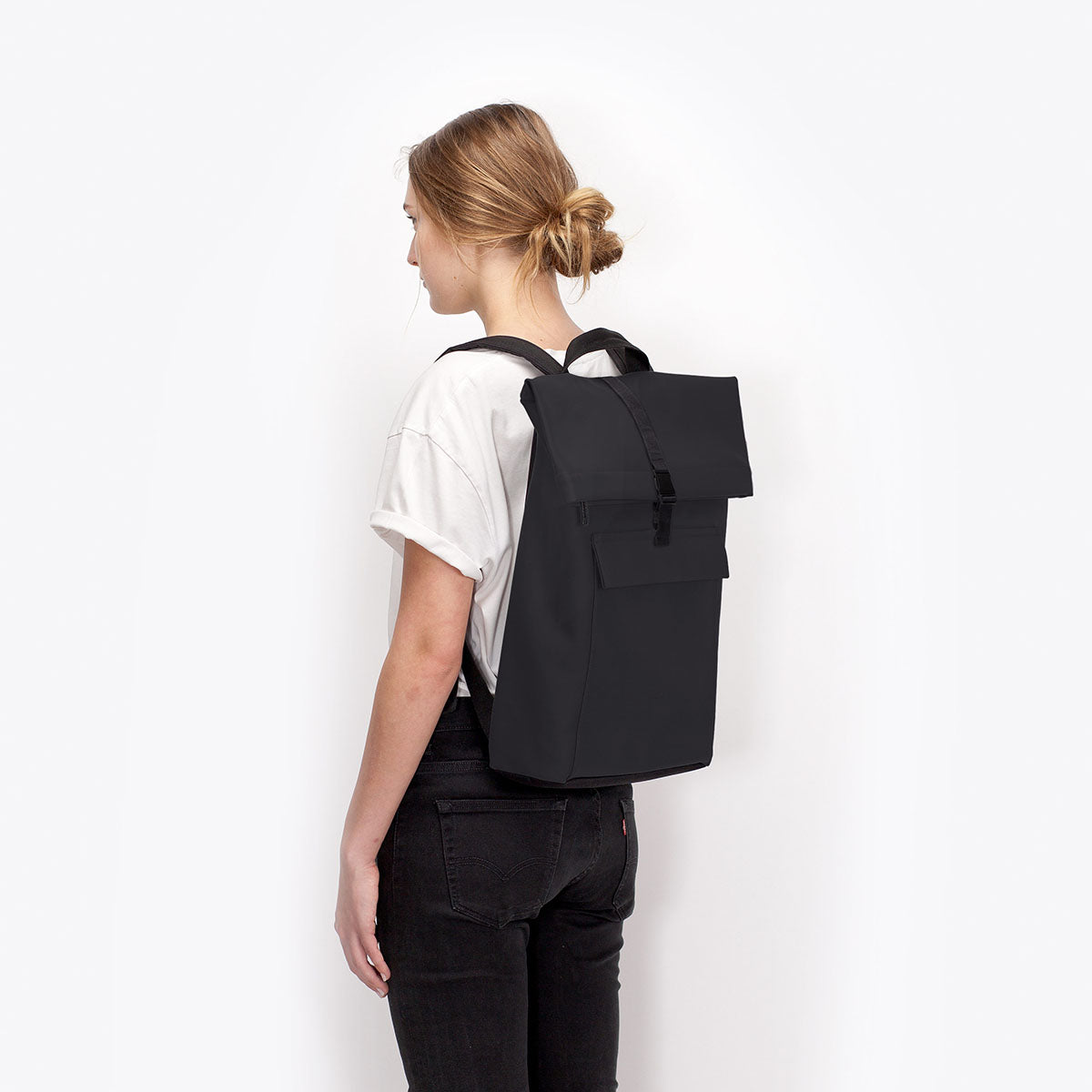 JANNIK MEDIUM BACKPACK, BLACK