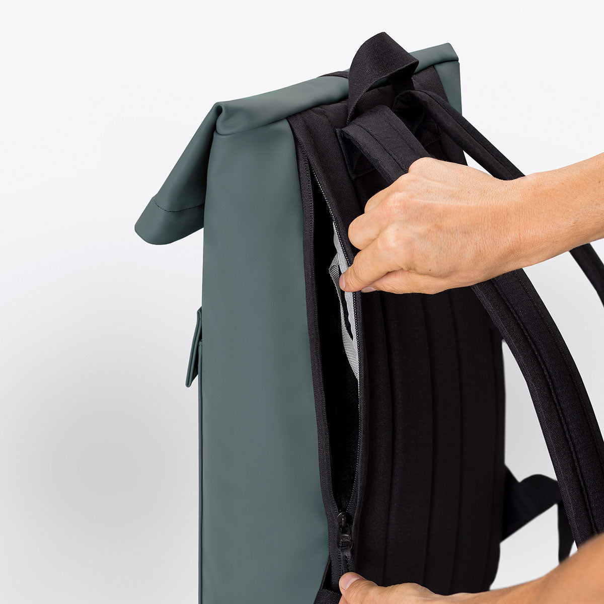 JANNIK MEDIUM BACKPACK, PINE GREEN