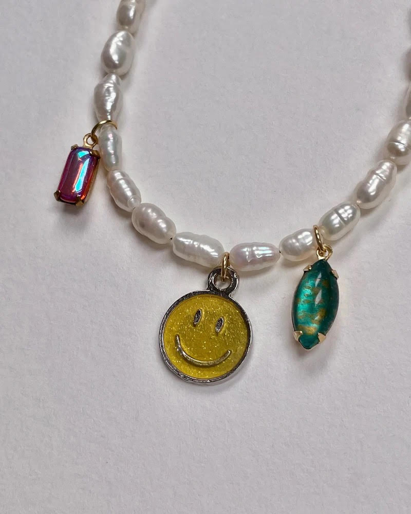 SMILEY PEARL NECKLACE
